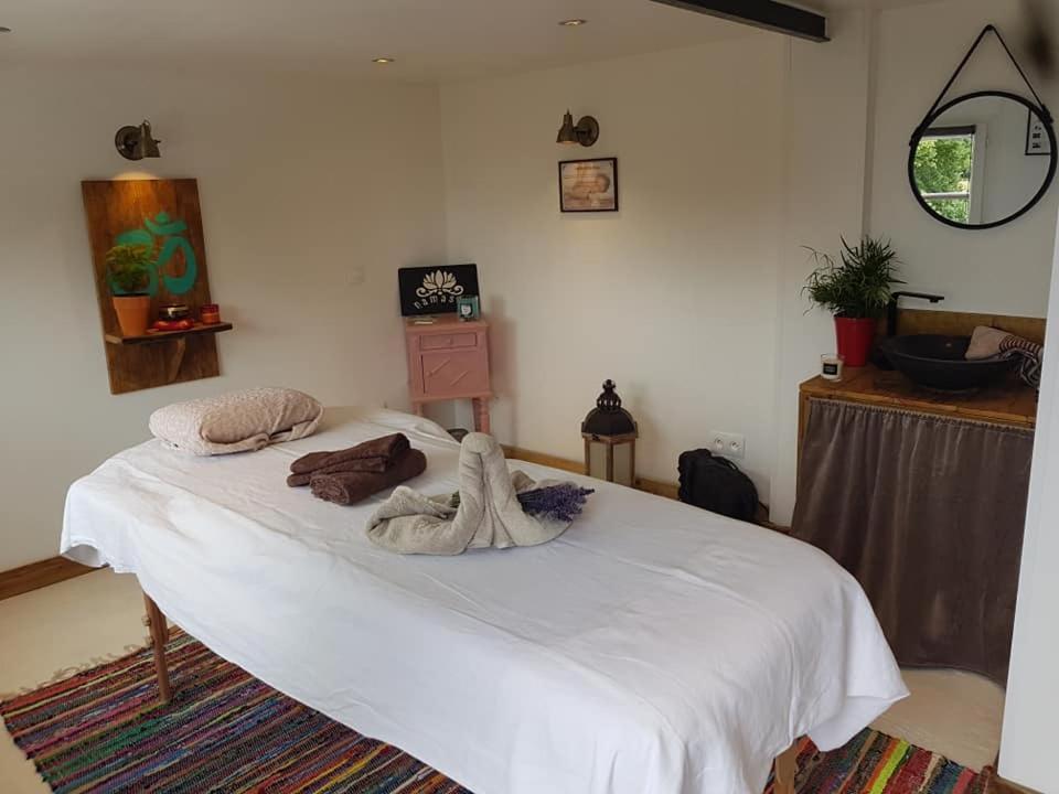 La Belmontaise Bed & Breakfast Beaumont-sur-Sarthe Екстериор снимка